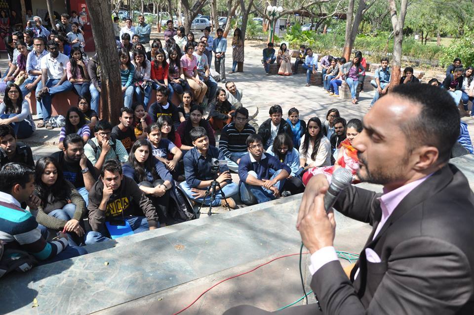 MICAICMC's tweet photo. #Throwback Time! Eminent Film Personality &amp; Activist Rahul Bose (Pyaar Ke Side Effects, My Brother Nikhil) addresses MICAN minds @MICA_Ahmedabad #ICMC2014 'Managing Health Communication: People, Programmes and Products'.
 #micaicmc2018 #communication #conference #film #celebrity https://t.co/TuYD12w8Hg