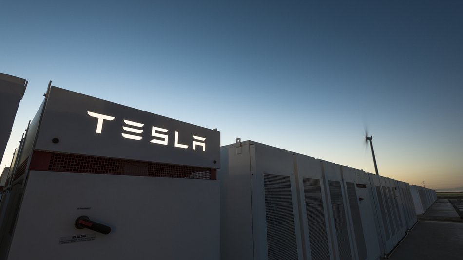BREAKING: Elon Musk has just finished building the biggest battery in the world! Said he'd do it in 100 days. And he's done it. > mashable.com/2017/11/23/tes… < #energy #renewable #batterystorage #tesla #lithiumionbattery #SouthAustralia #Adelaide Great day for Aus/world!