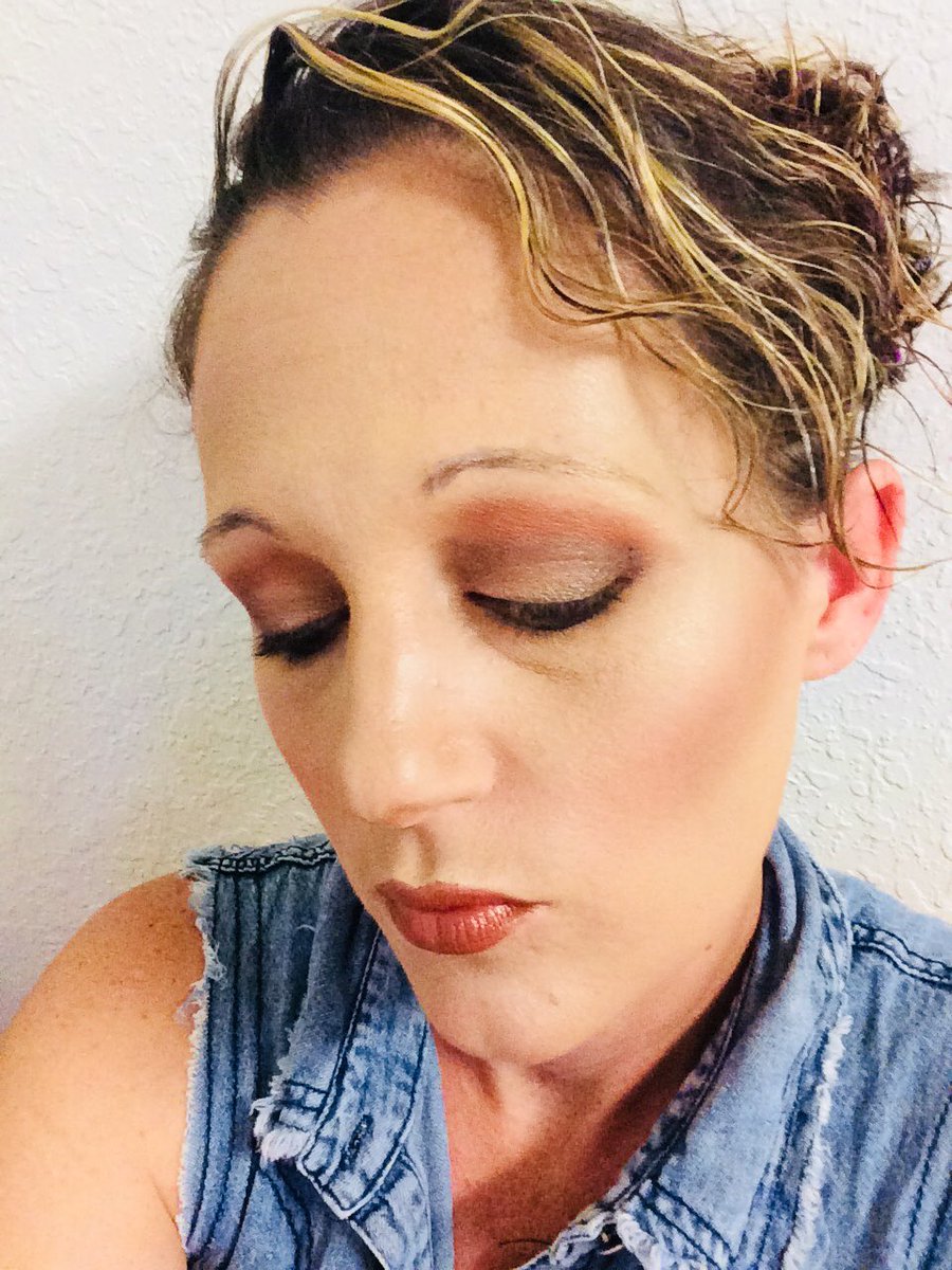 CHRY5TYNA's tweet photo. @MarcBeauty @hungvanngo #entry #marcfam #MarcJacobsBeauty #FallsColors w/ #eye-conic #scandulous #740 #VelvetNoirMascara #MarvelousMousse #Instamarc #TheBronzeBrush https://t.co/sdjXunpjur
