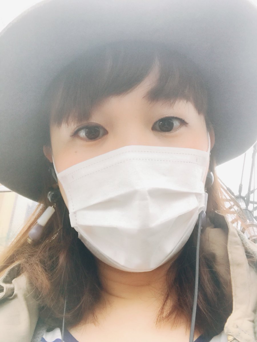 永田マミ در توییتر 11 10のライブの前から発症して アレルギー性の咳に変わった今も 未だ咳止まらず マスクが手放せない でも マスクってつけてると その部分だけ化粧落ちるじゃん どうにかならんもんかねぇ 咳とマスクと化粧の両立 マスクある 永田マミ در توییتر 11 10のライブの前から発症して アレルギー性の咳に変わった今も 未だ咳止まらず マスクが手放せない でも マスクってつけてると その部分だけ化粧落ちるじゃん どうにかならんもんかねぇ 咳とマスクと化粧の両立 マスクある