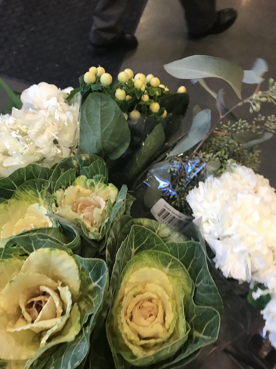 bonitodesign's tweet photo. Picked out pretty flowers @WholeFoods for #thanksgiving family celebration tomorrow! #bonitodesign #nyc #eventstylist https://t.co/lxP4M8inRv