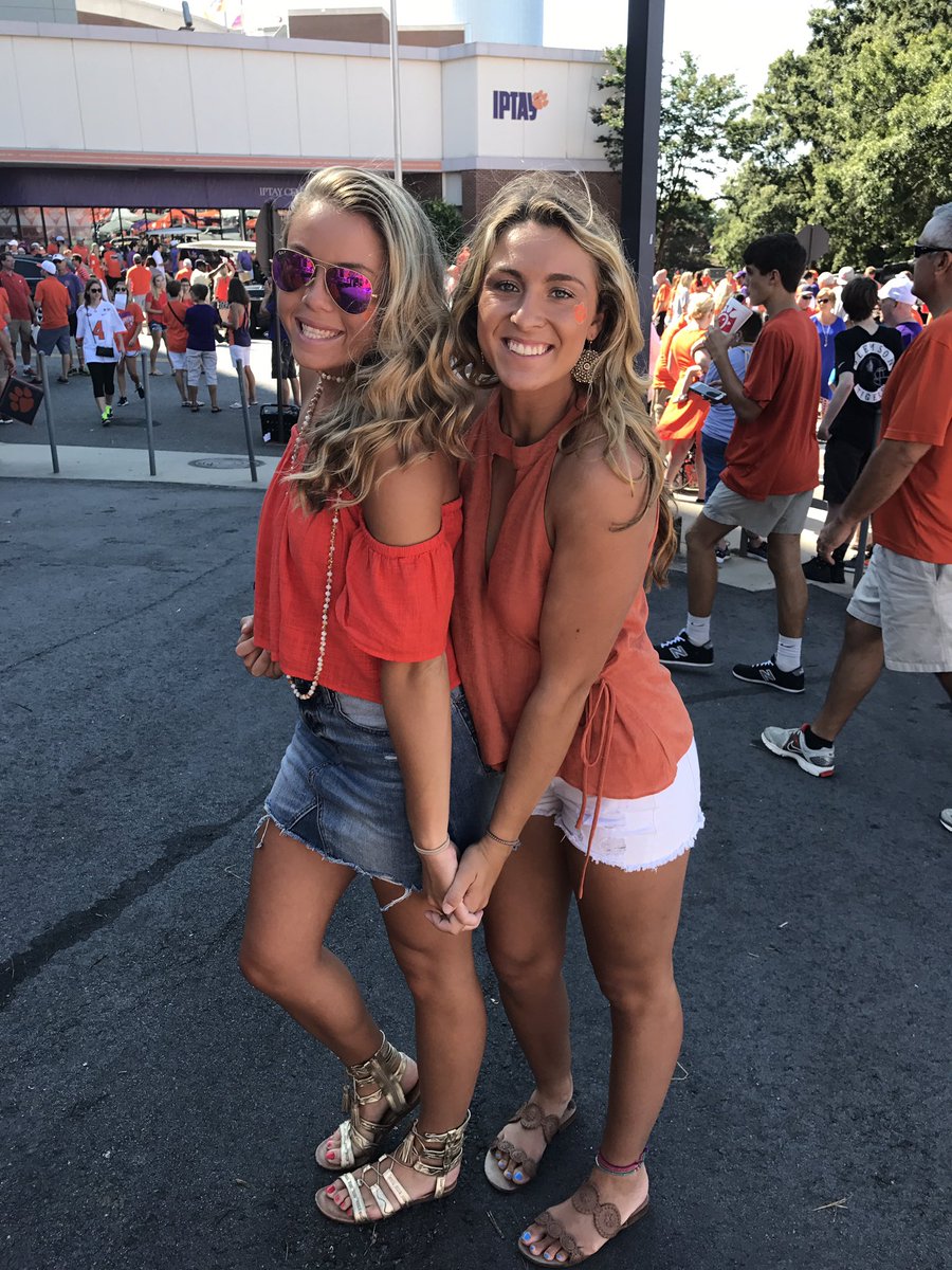 BaileyDeskins's tweet photo. Happy bday u BraZy girl😈💕 love u long time cg 🔞 https://t.co/h5VUQ2Wai7