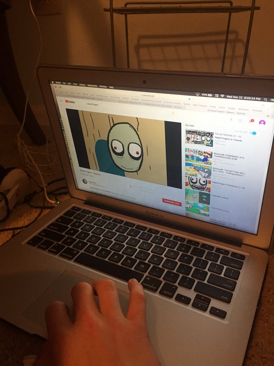 CourtneyBillio3's tweet photo. making my 13 year old brother watch salad fingers #familybonding https://t.co/xxhA7CZijw