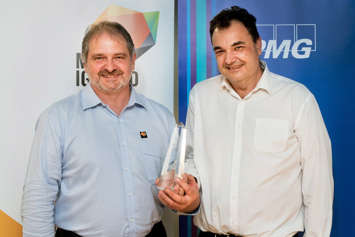 METSIgnited's tweet photo. Congratulations #IgnitingMETS graduates #XDR Andrew Heseltine & Michael Illet on the Investor Pitch Award. @METSIgnited & @kpmgaustralia are incredibly proud of your #METS #innovation achievements
https://t.co/l4jV96icb4 https://t.co/kKTiTECQw7
