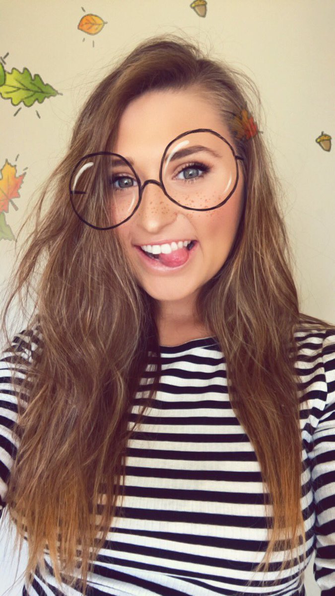 Lalalaurennnn__'s tweet photo. If you can't tell I got bored today https://t.co/FqgME3VpZm