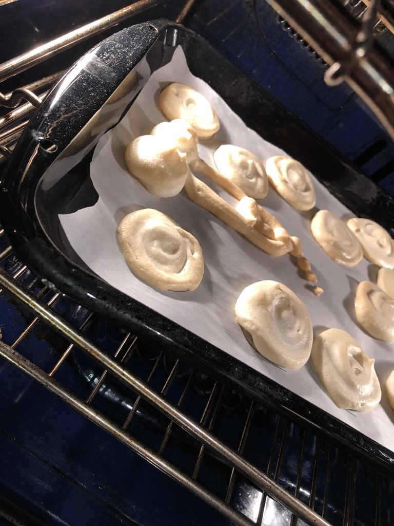 MintyIsh1's tweet photo. @Drubskin Good luck! I’ve done mini meringues for a deconstructed lemon meringue pie. They’re looking great! #gaythanksgiving #cockforall https://t.co/qvPKowkA06