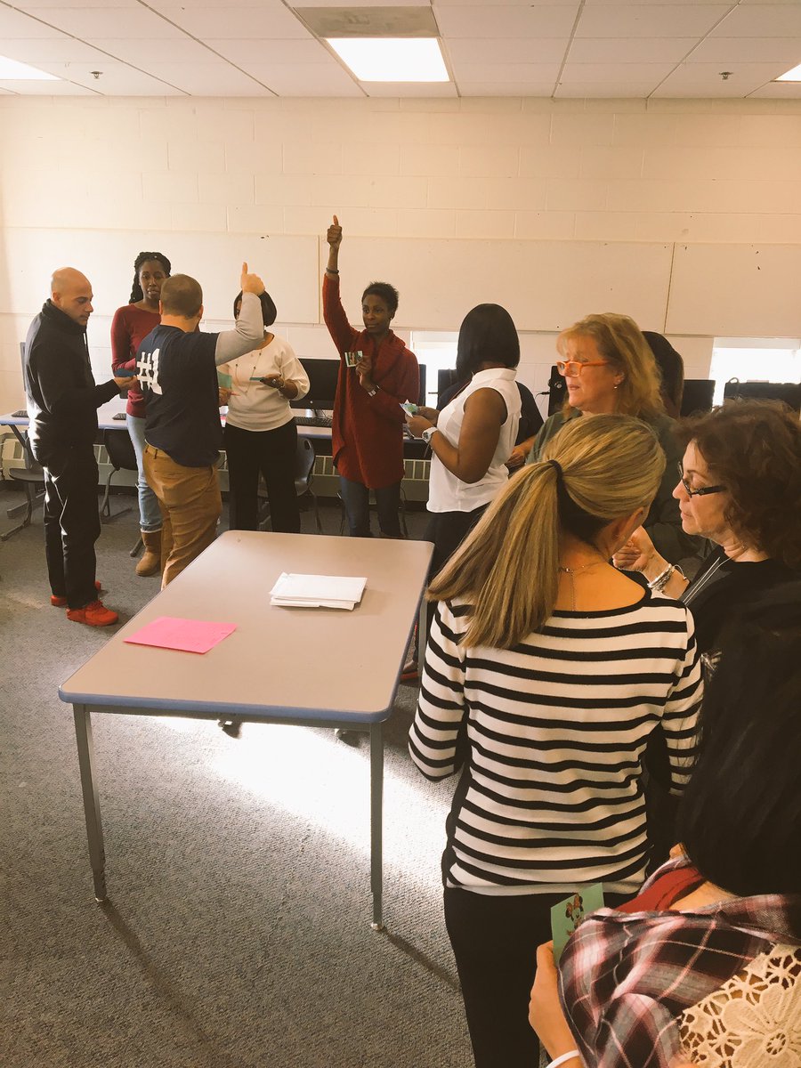sandhartford's tweet photo. The matching game for our circle time...good for vocabulary and math facts-strategies from teachers to teachers! #cultivatingleaders #theusual #buildingcommunity #SANDStrong #westarttogether #wefinishtogether #ourthankfulcircle #SANDturkeytime https://t.co/6Z2vMYZxbj