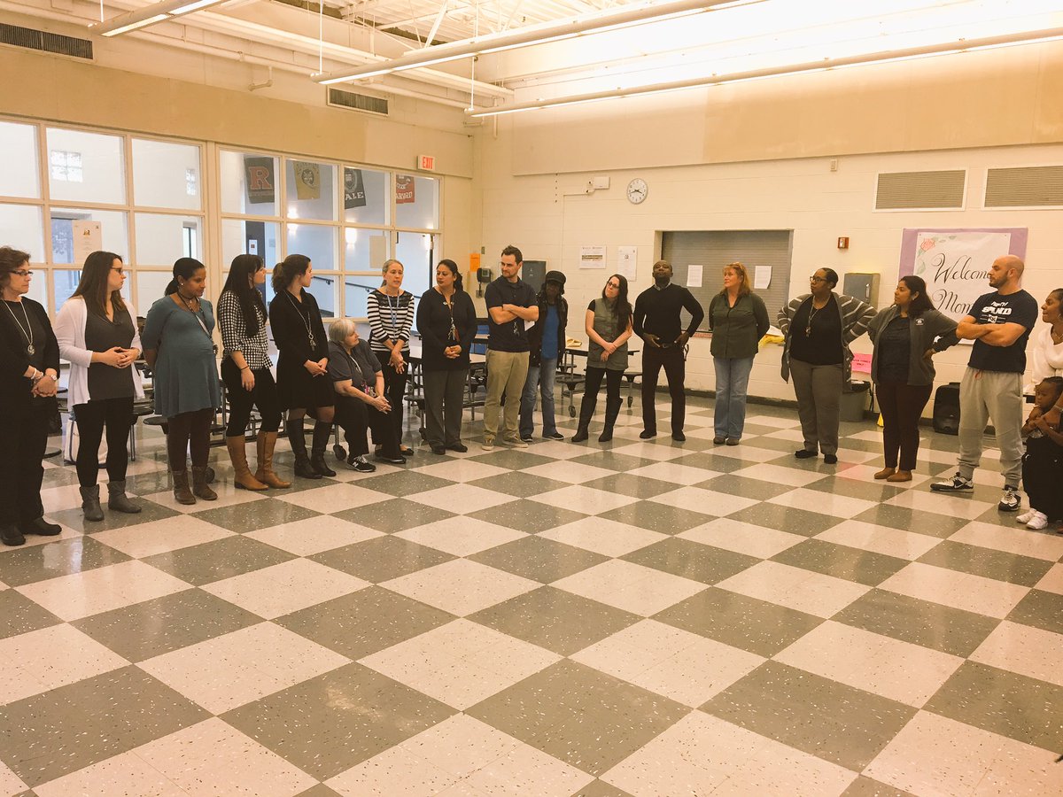 sandhartford's tweet photo. The matching game for our circle time...good for vocabulary and math facts-strategies from teachers to teachers! #cultivatingleaders #theusual #buildingcommunity #SANDStrong #westarttogether #wefinishtogether #ourthankfulcircle #SANDturkeytime https://t.co/6Z2vMYZxbj