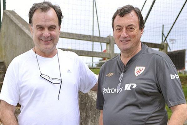 Marcelo Bielsa pidió permiso en Lille para viajar a Chile a ver al Profe Bonini, que está grave. Cuando le dijeron que no, el Loco contestó: "Me voy a ver a mi amigo. Hagan lo que tengan que hacer". Impecable.