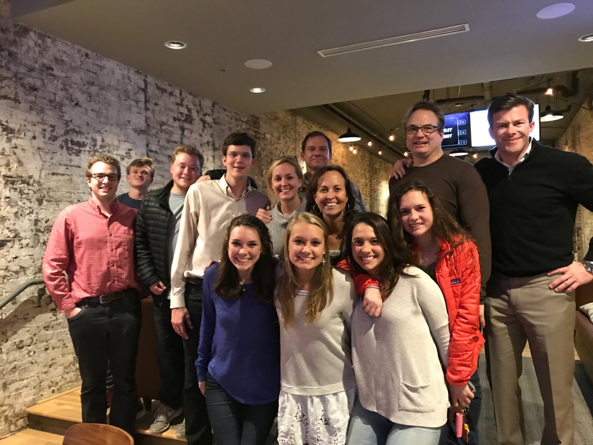 JChadHatmaker's tweet image. Happy Friendsgiving! @lesliehatmaker @davishatmaker @maciehatmaker @Abbyhatmaker @johngbrock @insta_mose @jenniferlukens