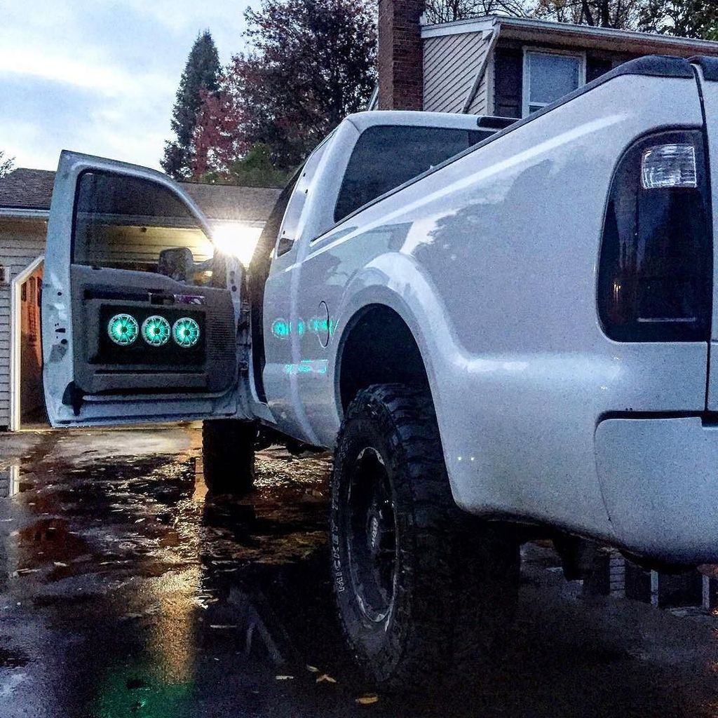 KICKERaudio's tweet photo. Tessa's liking that glow. 📸:@turbo_cowgirl #12volt #kickeraudio #buildit #diesel #truckstuff #powerstroke #dieselgirl #keepitcustom #4x4 #livinloud https://t.co/sPM1Xsg1sU https://t.co/4XhZB6xBoB