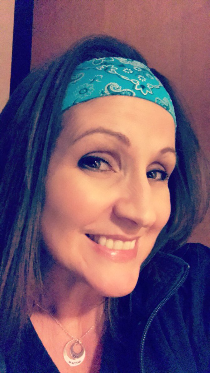 xrayladyj74's tweet photo. @darbyspoodle4 The headband collection grows! #bolderbands #imightbeaddicted https://t.co/aOV5VagJhc