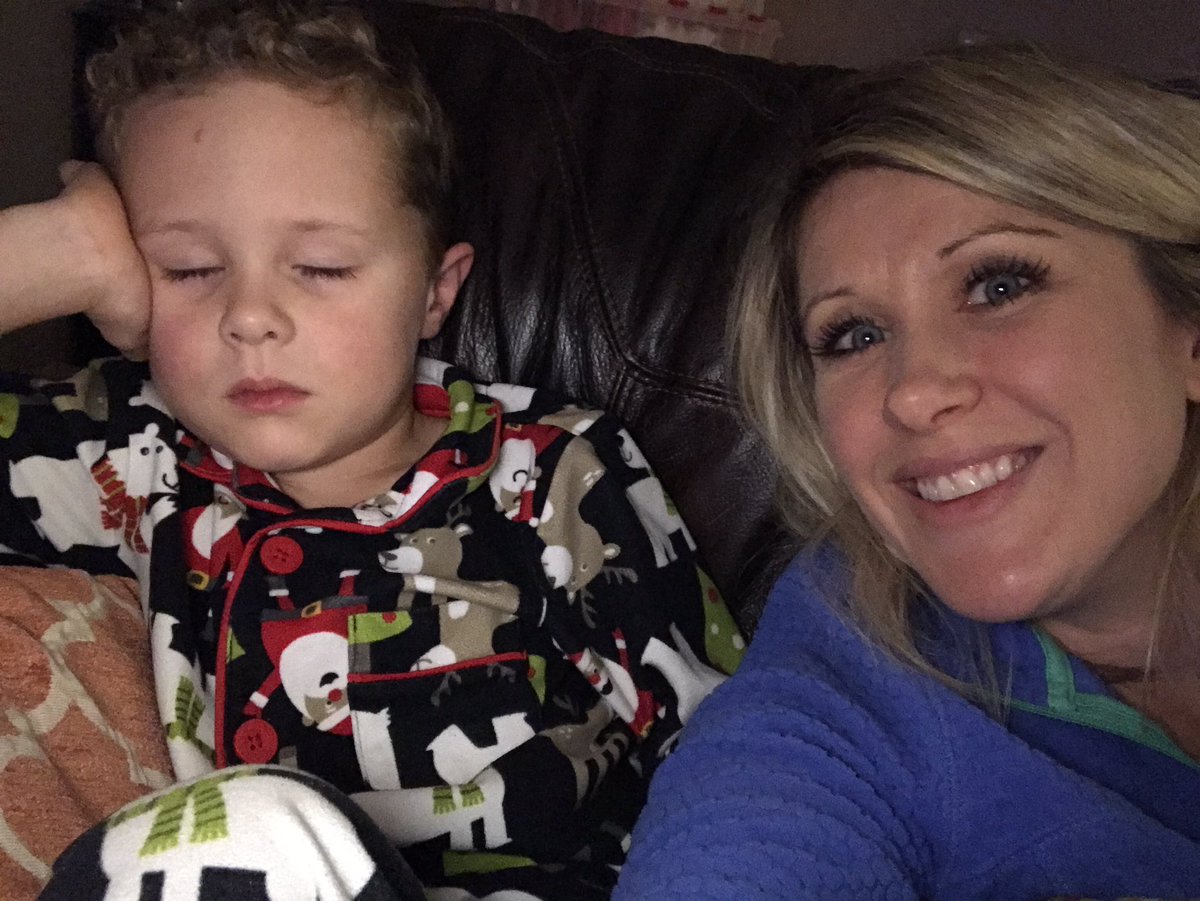 SarahBakerBES's tweet photo. Doesn't get much better than this!! #WatchingElf https://t.co/WPgPHx76ip