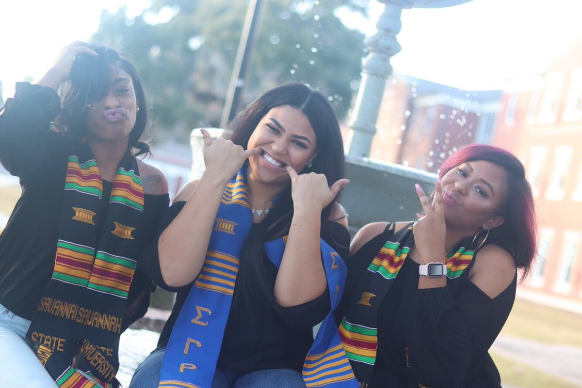 _LifesChangess's tweet photo. Ohh and I got my day ones #Dec9th #HBCU #SSUGrads 💕 https://t.co/HxDoaiCYdj