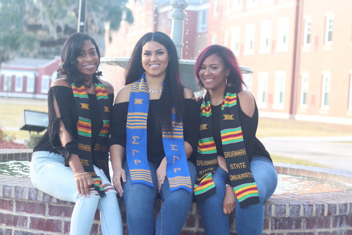 _LifesChangess's tweet photo. Ohh and I got my day ones #Dec9th #HBCU #SSUGrads 💕 https://t.co/HxDoaiCYdj
