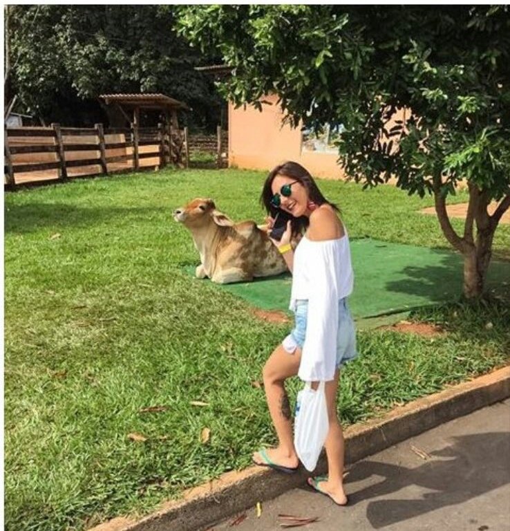 canali_corta's tweet photo. Da série: mestres do Photoshop.
Da pra tirar essa vaca da foto? https://t.co/pPjSz8ANkY