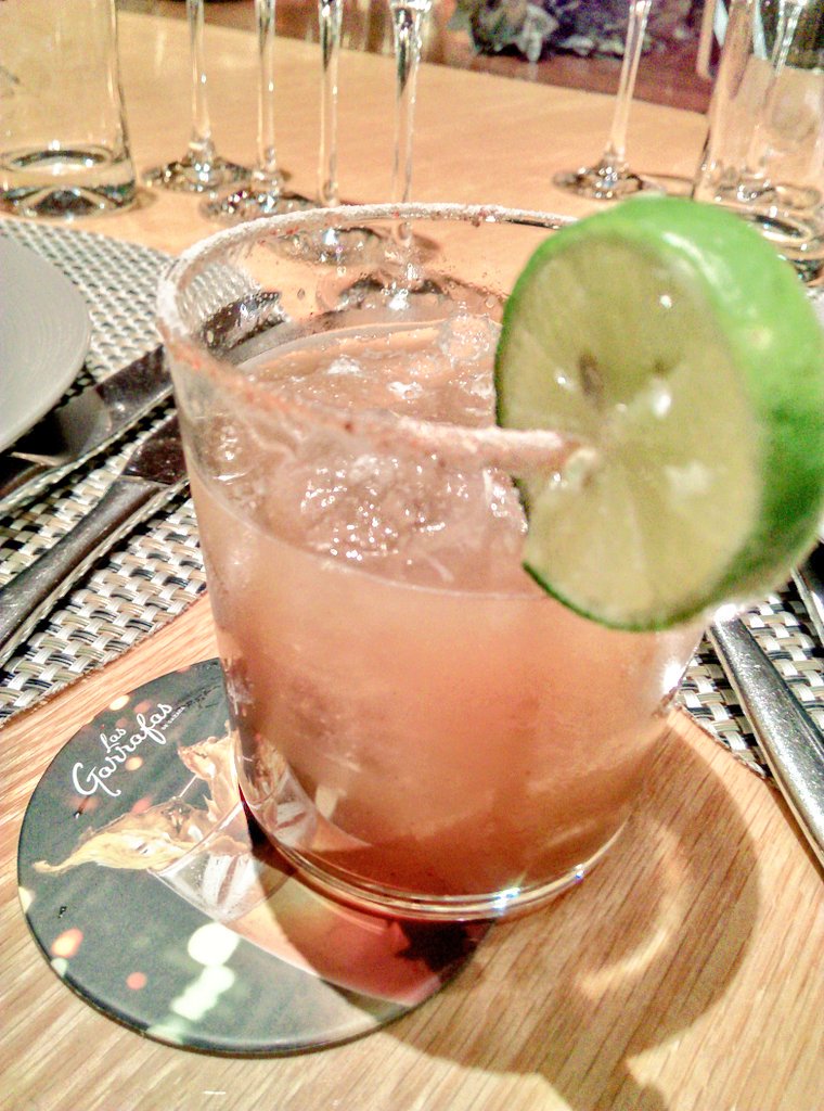 FoodandTravelMX's tweet photo. Iniciando la degustación de @MezcalGarrafas en @ChapulinRest. Este es un coctelito de Garrafas Mono Azul y tamarindo #garrafasmezcal https://t.co/zHY7o905ro