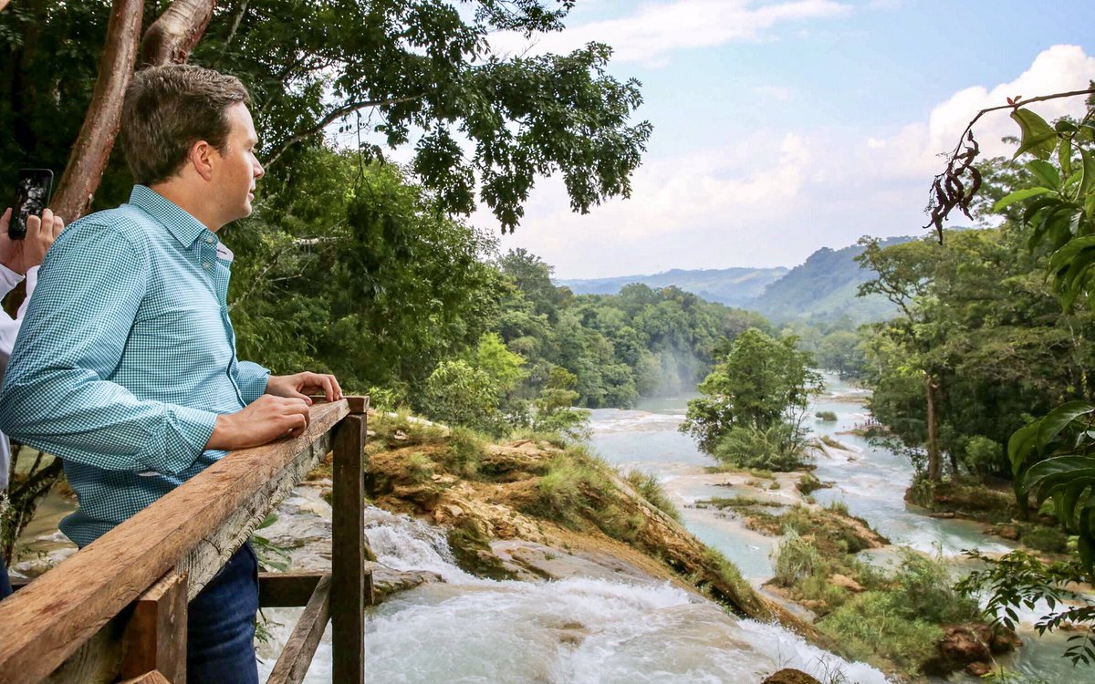 VelascoM_'s tweet photo. Seguiremos sumando esfuerzos al trabajo de los habitantes de Agua Azul para preservar este espectacular destino natural de #Chiapas. https://t.co/cDLXBLG7nX