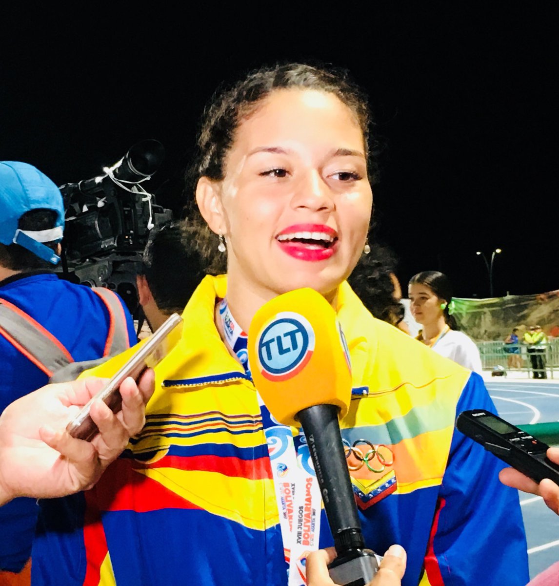 vwinstonv's tweet photo. Robeilys Peinado se consagró como campeona bolivariana en salto, Que viva la Juventud Deportiva. Viva la Generación de Oro . 🇻🇪 https://t.co/H78DGZB9dp