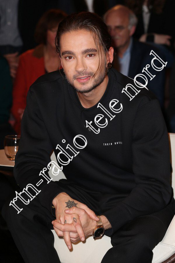 DPSRm9pW4AEWcet.jpg (600×899)