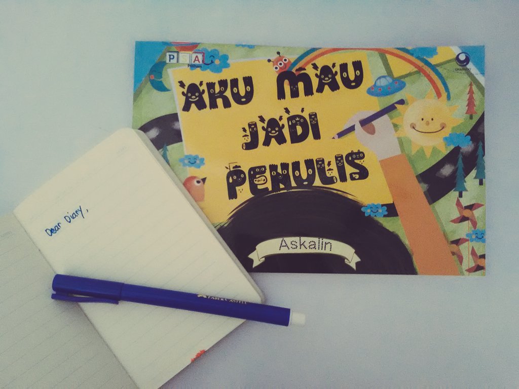 AskalinP's tweet photo. #akumaujadipenulis 
.
.
.
Ada di Ken Ken Book Store
https://t.co/KQnbyOKiQE https://t.co/EcTZT6IJZM