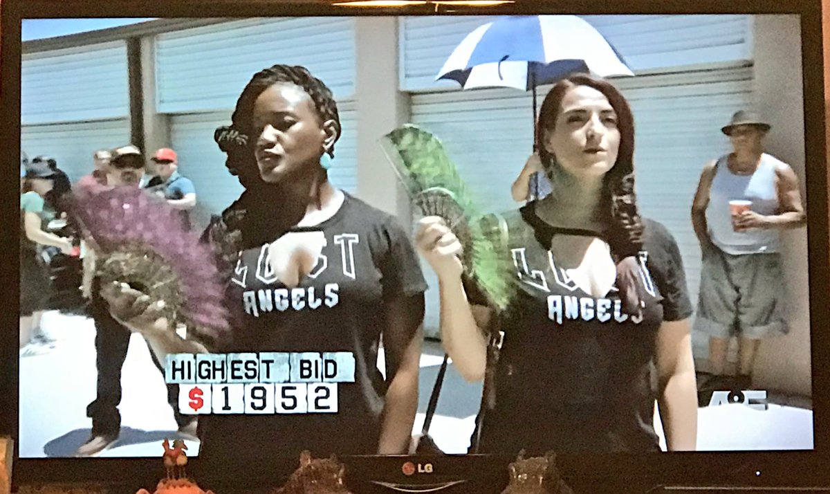 thejennypantsss's tweet photo. I’m thankful for the fact that @AETV put my favorite ladies @ShanaEmily and @EDWINA702 on Storage Wars! My bestie and I love watching 🙌🏼🙌🏼 #getitgirls #TAfam https://t.co/In8tpGeBby