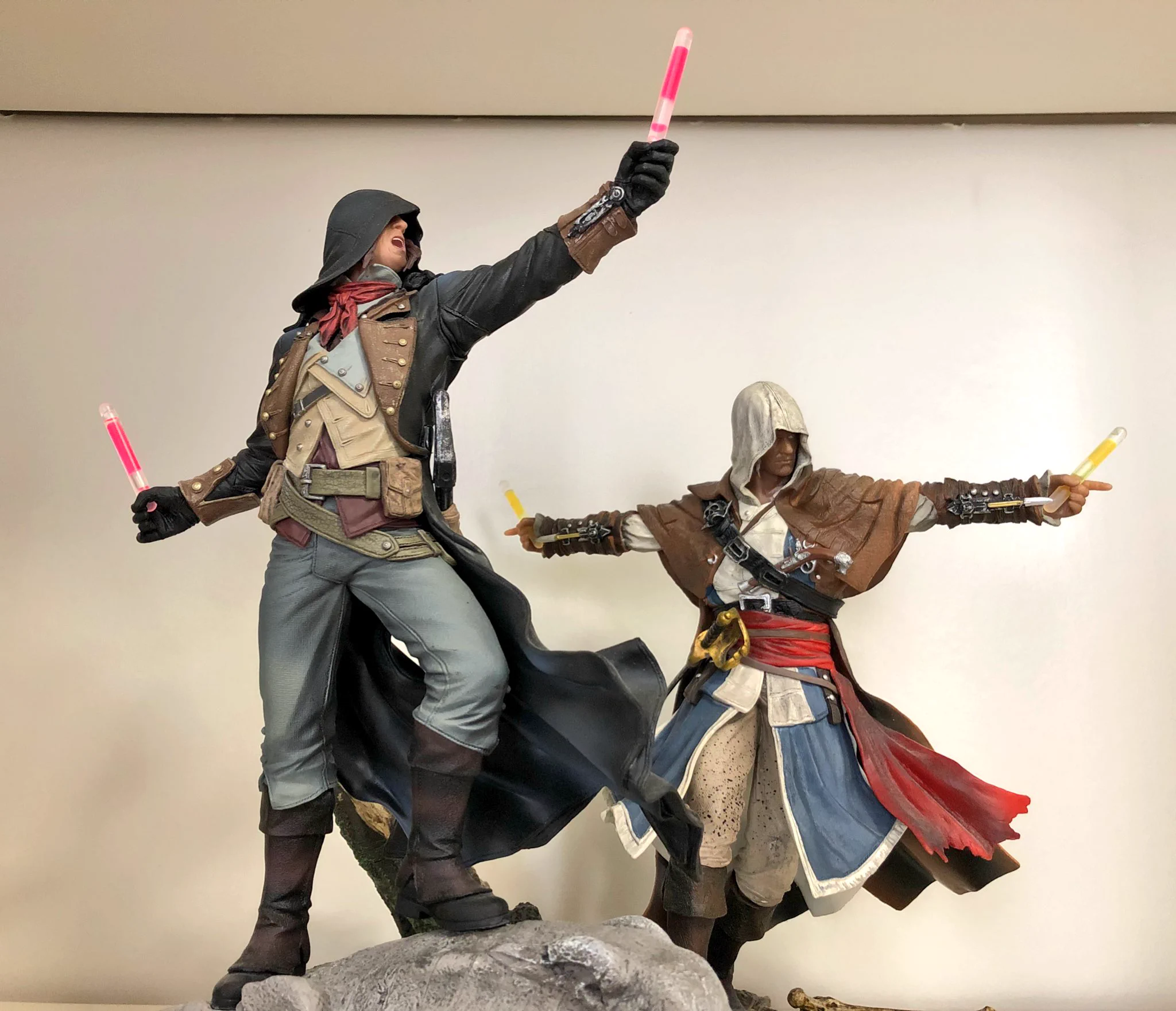 100均の光るイヤリングをフィギュアに持たせたら歴戦のヲタクみたいになった件ｗｗｗ