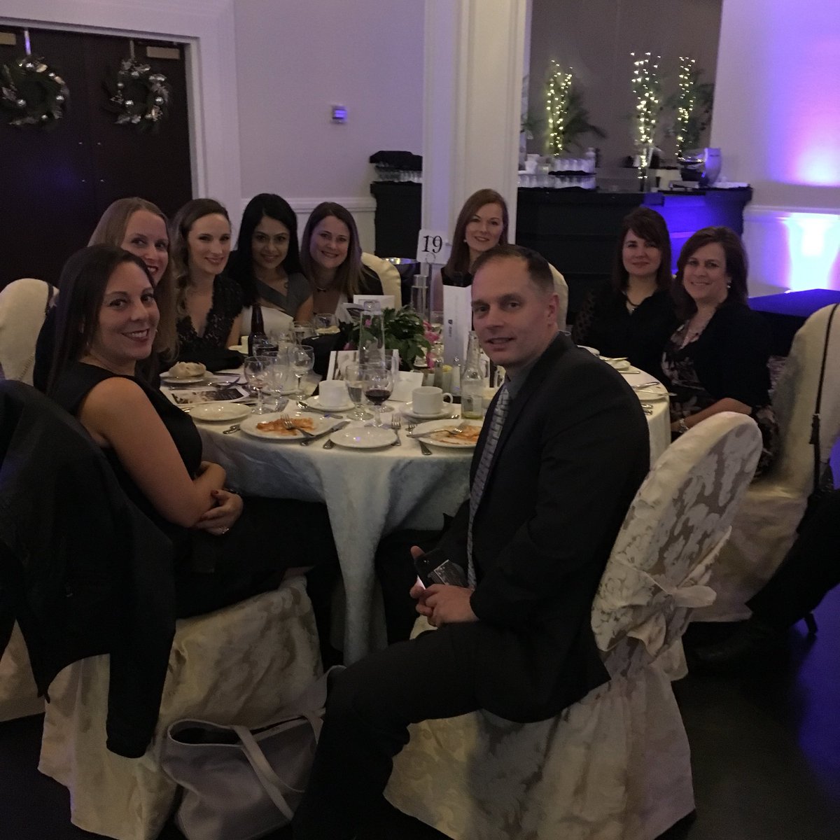 AngelLosiggio's tweet photo. Great night! #chiefsdinner https://t.co/VaesAMPPON