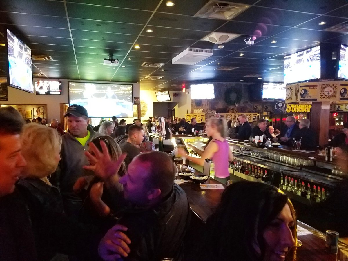 SharkysCafe's tweet photo. The place to be the Night Before THANKSGIVING... more like Thanksdrinking!!! #thanksdrinking https://t.co/ZQ3fYgbniC