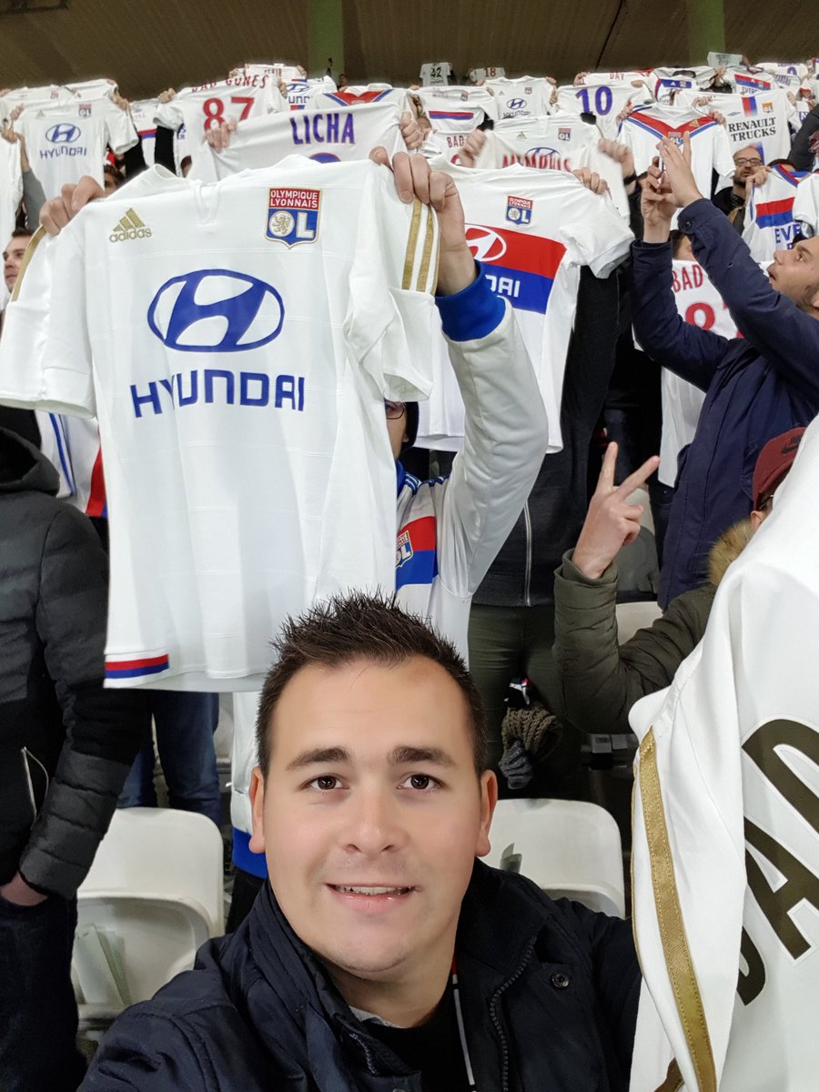 Xamenog87's tweet photo. Au @GroupamaStadium on fait honneur @NabilFekir ! #celebration #olmontpellier #BG87 https://t.co/xkZNWfIV9I
