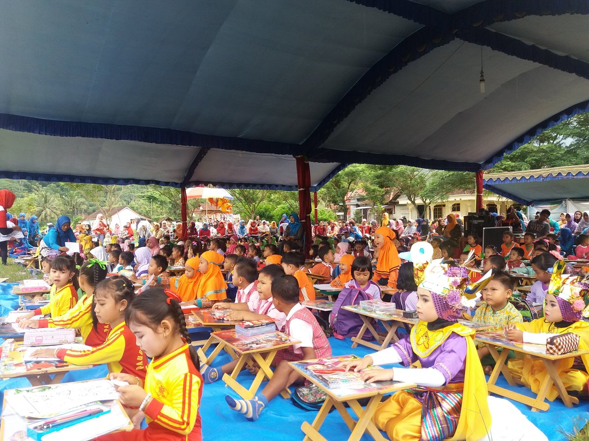 Riuh...ramai..rencah... meriah hari ke-2 #festivalpsdmunjungan2017 <a href="/GscTrenggalek/">Gsc Trenggalek</a> <a href="/KemenDesa/">Fast Track Travel</a> <a href="/datinpsd2016/">DatinPSD2017</a> <a href="/EkoSandjojo/">Eko P. Sandjojo</a> <a href="/taufikmadjid71/">IG : taufik.madjid</a> <a href="/namakuimut/">Indonesia desaku</a> <a href="/TrenggalekNews/">TrenggalekNews</a> <a href="/gsc_jatim/">gsc.jatim@gmail.com</a> <a href="/dpmdjatim/">DPMD JAWA TIMUR</a> <a href="/iskandarmunir68/">jagoan neon</a> <a href="/PepiPermadi/">PEPI PERMADI</a> <a href="/kistono54/">kistono</a>
