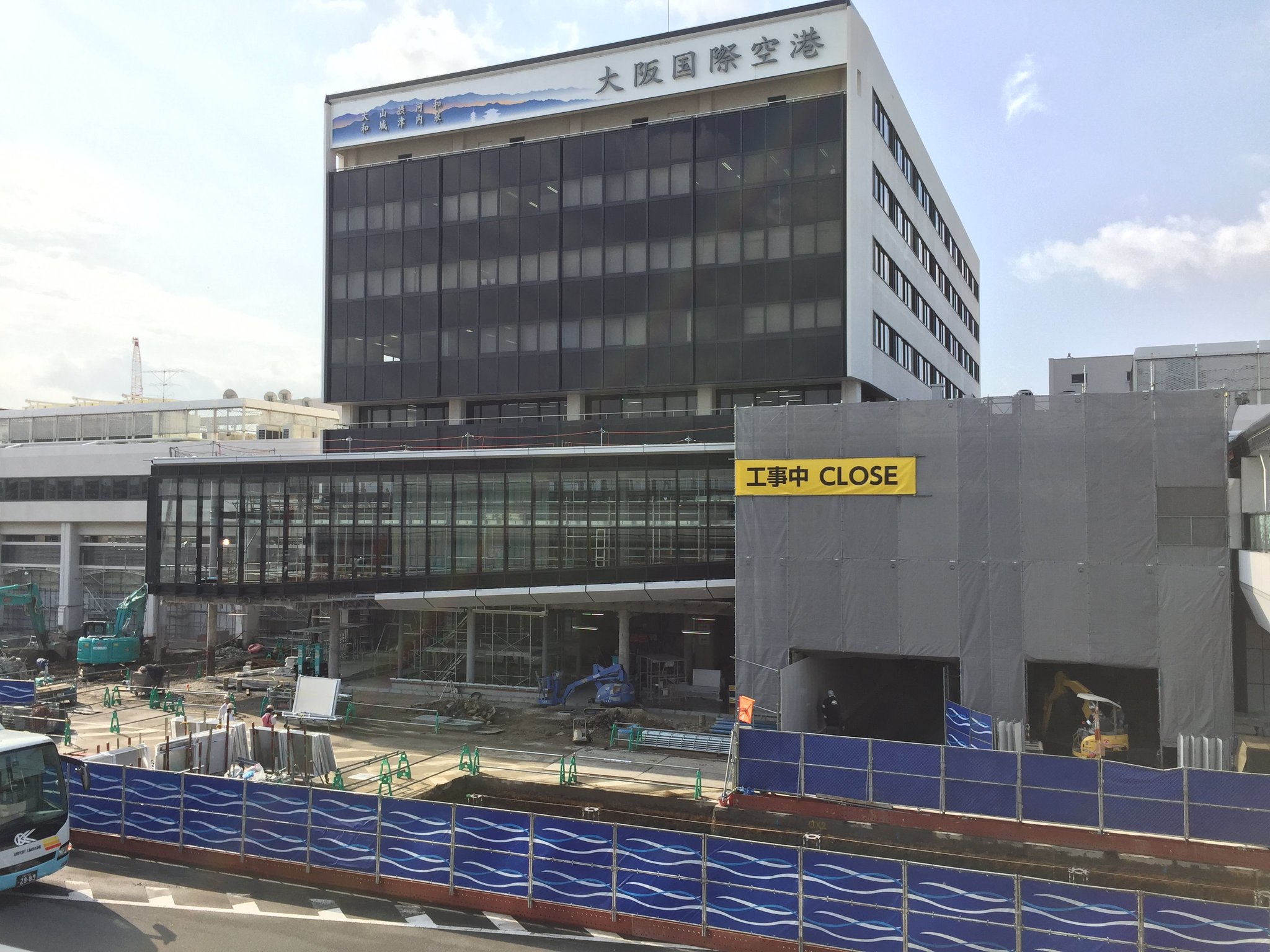 大阪空港ホテル 公式 改装中の大阪国際空港の様子です Dﾟ 工事が着々と進んでいます 月末の空室が少なくなってまいりました お早めにご予約くださいませ 工事 大阪空港 伊丹空港