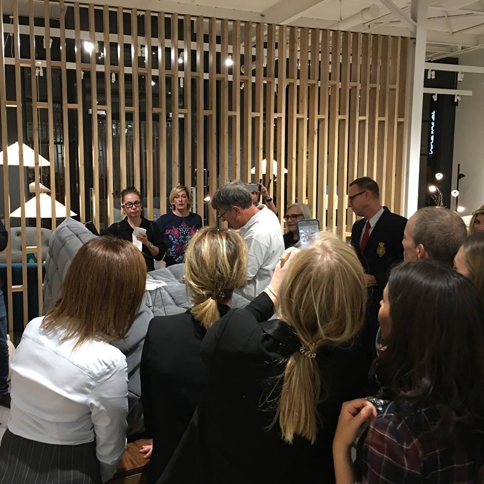 Bonjour, Montréal! Ligne Roset Montreal hosted our third live demonstration by our master upholsterer, Daniel Berthaud.
With 39 years of experience working for Ligne Roset, Mr. Berthaud is one of just a few artisans skilled in shaping the iconic Togo.