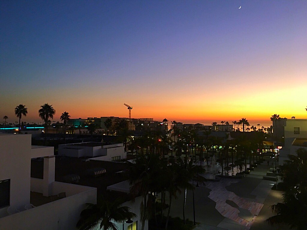 OceansideBiz's tweet photo. A daily dose of #Oceanside.  #oceansidesunset #viewfromcityhall https://t.co/fIu81E0qL4