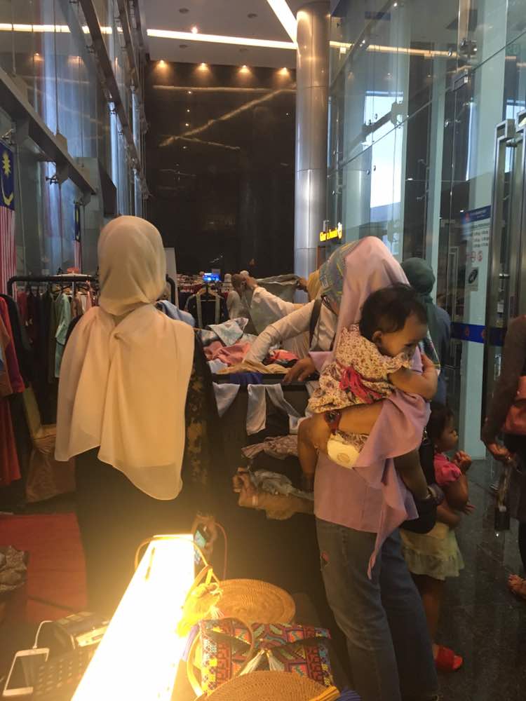 jomjual's tweet photo. #saleloriterbalik! #lilypetuna #lilypetunaxbankrakyat sedang berlangsung guys! rabu khamis dan jumaat! korang datang cepat sebelum terlambat! https://t.co/PzGTdgH2Fh