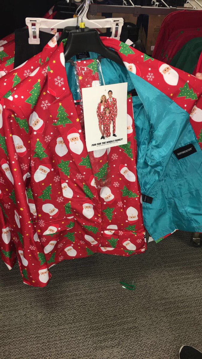 ChloeOverkamp's tweet photo. 450 retweets and @NesslageTim wears this to prom https://t.co/MmizC7dryA