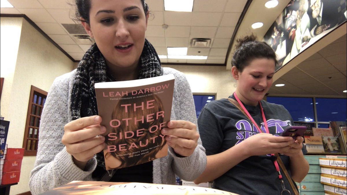 melaniegriez's tweet photo. Heard @leahdarrow read the first chapter of her new book “The Other Side of Beauty” in her podcast and RAN to the local @BNBuzz to get a copy (so happy it was here) ❤️ EVERY GIRL/EVERY WOMAN NEEDS THIS https://t.co/WziR0TqimV
