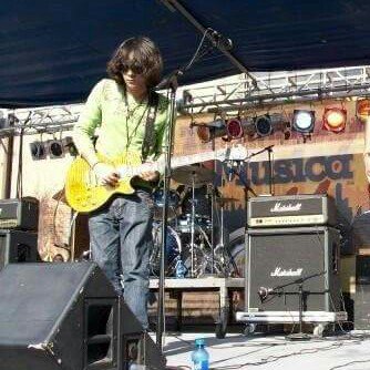 brantosaurio's tweet photo. Hace algunos años en San Antonio #diadelmusico https://t.co/jj7ka3rv3r