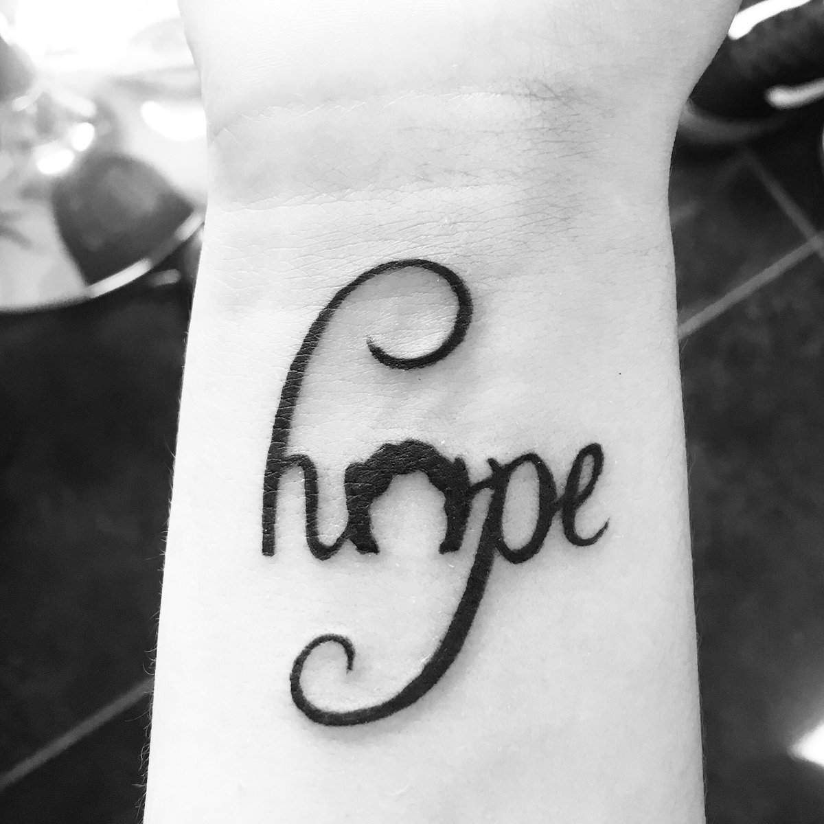 amorealexandraa's tweet photo. 🙏🏼❤️ You’re my only hope. I’ll always love you Carrie. You’re forever in my heart Princess .
.
#tattoo #newink #rip #carriefisher #princessleia #deepink #starwars #starwarstattoo #leiaorgana @HamillHimself @starwars https://t.co/lJGBfMyYh4