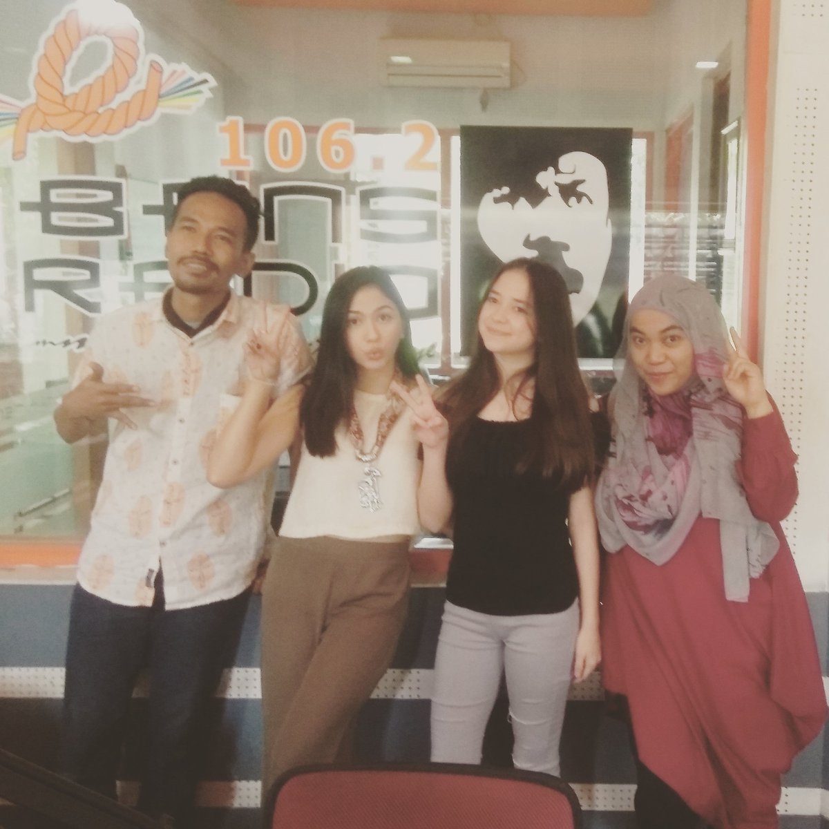 Yuk ngobrol seru brg Jesica Mila &amp; Bianca di FILM MATA BATIN #matabatin <a href="/HitMakeStudios/">Hitmaker Studios</a> <a href="/etnikom/">ETNIKOM</a> #SiaranNasional