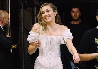 MileyUpdateEU's tweet photo. Happiest Birthday to my Idol @MileyCyrus I am so thankful for everything. You deserve all the happiness in the world. I Love you so much been a smiler since DAY ONE! Always here with you 💙 #HappyBirthdayMiley I wish you all the best love ❤️ Happy 25th 🎈🎂 #HappyBirthdayMiley https://t.co/83QpVidPkt