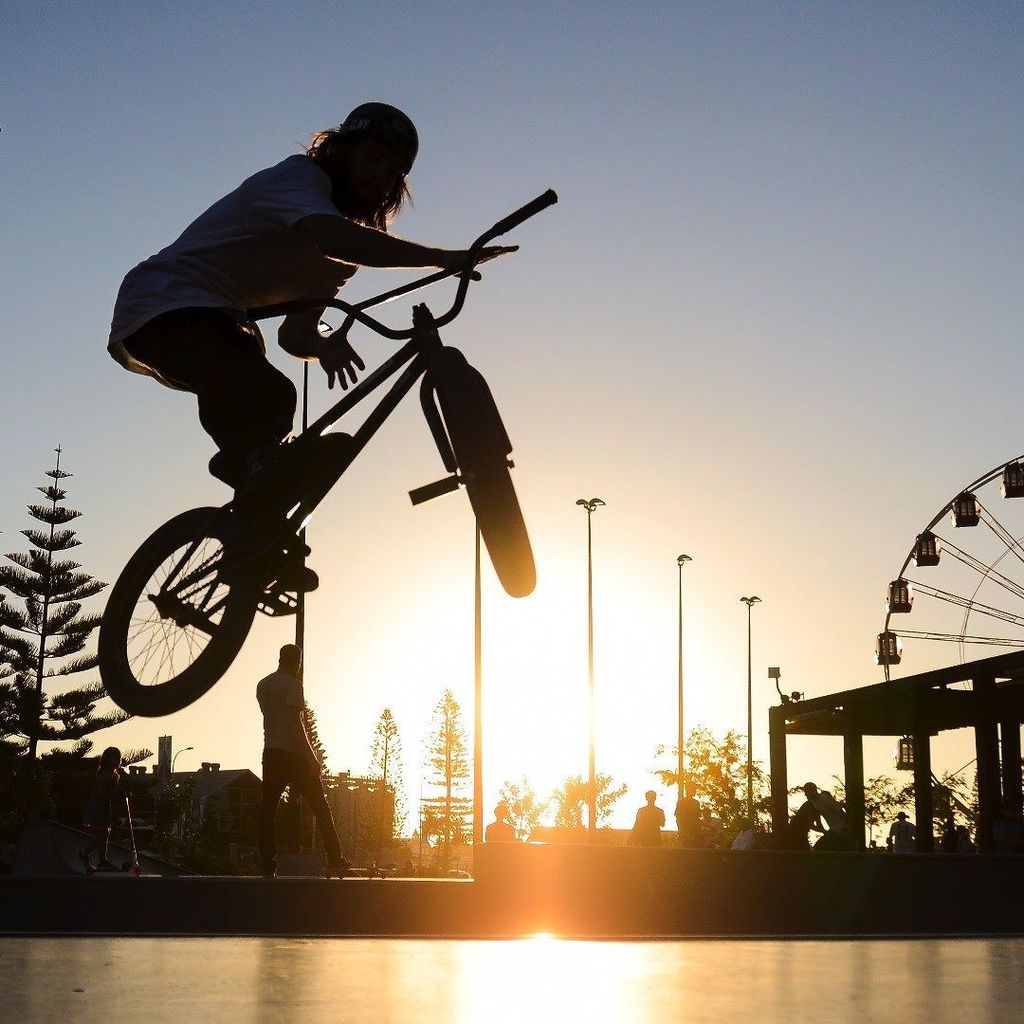 digiDirect_AU's tweet photo. Honourable Mention from Richard Lefroy in our WA Weekly Photo Contest! "Sun goes down, bike goes up"
#bike #bmx #trick #skatepark #skate #sunset #ferriswheel #sun #digidirect #westernaustralia #photocontest #photocomp #australia https://t.co/iFNQVVU5hG https://t.co/9Cw4cFtxhj