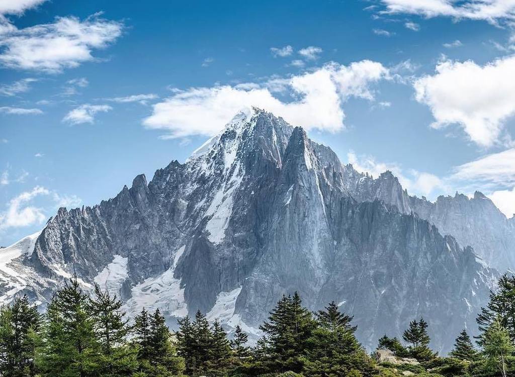 alidixon's tweet photo. Views from Brevent in #Chamonix are amazing!
.
.
- #chamlive #lovechamonix #chamonixmontblanc #chamonix2016 #france #france🇫🇷 #travelfrance #visitlafrance #jaimelafrance #mountains https://t.co/iPHY8OGGv1 https://t.co/Va29yJgSeD
