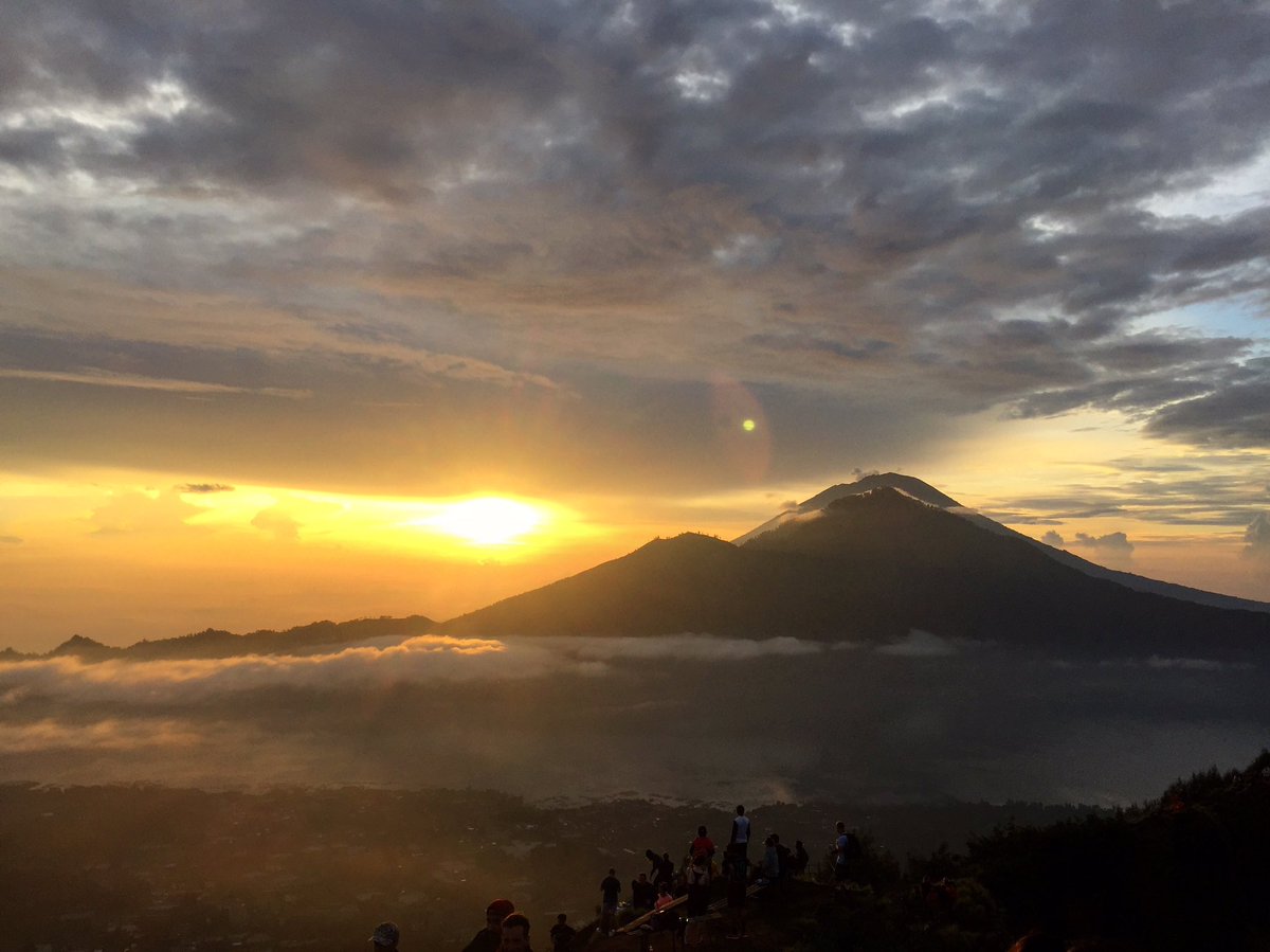 Happy Thanksgiving! This morning we woke up at 2am to race the sun up Mt. Batur. We succeeded and this was our reward! #travel #bali