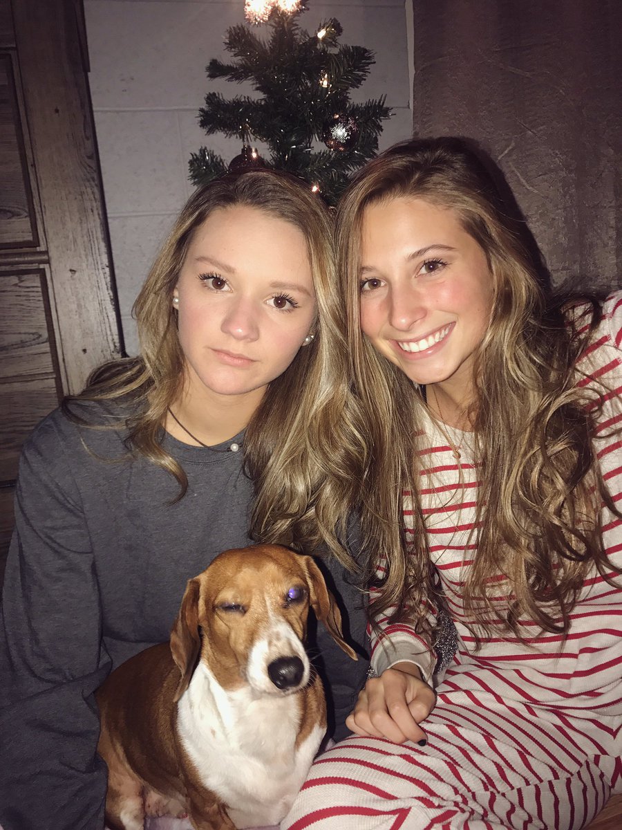 phoebemoon_18's tweet photo. Happy Friendsgiving...
Yours Truly❤️
#winkwink https://t.co/CyTaZbvAJA