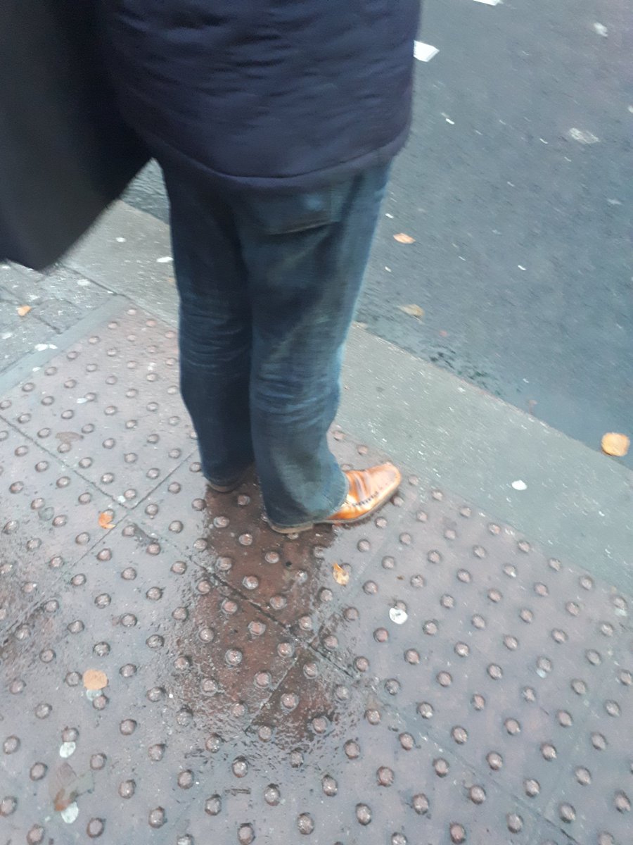 PhelpsLuke's tweet photo. @JeansAndSheux  spotted in Sheffield UK, where do you date these autumnal rewiinds to? https://t.co/qJVkbWqIJ6