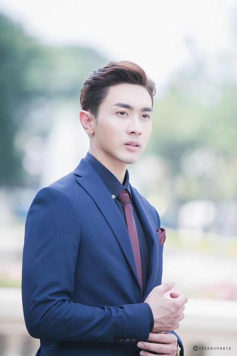 NatthewClub's tweet image. [Pics] 15.11.17 @nat_thew มอบเงินจากรายการ #เปลี่ยนหน้าท้าโชว์ #SingYourFaceOffSeason3 ให้กับมูลนิธิสายใจไทย by Hookkii #2