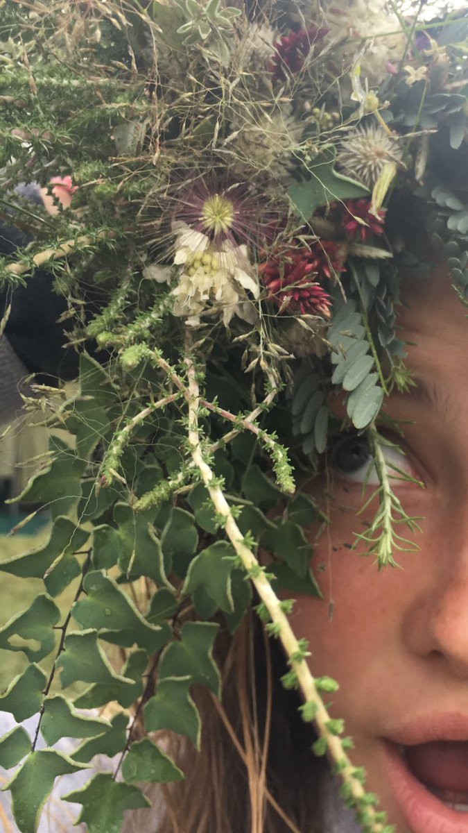 tierlantynkies's tweet photo. When we need to get away, nature is the default. While walking through the field we recharge and collect wild flowers....And this time we created a flower crown.
#crowncreation #naturetheprovider #wildflowers #timeout #recharge #creativitywillflow https://t.co/AX2ouIpwSR