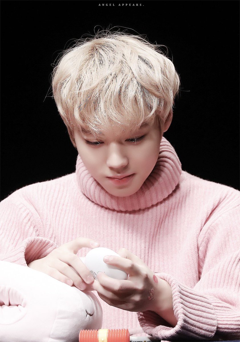 angelappears529's tweet photo. 😉☺️\\😍😍😍😍😍 #박지훈 #워너원 https://t.co/8egrBLY4kG
