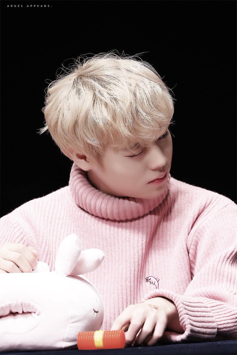 angelappears529's tweet photo. 😉☺️\\😍😍😍😍😍 #박지훈 #워너원 https://t.co/8egrBLY4kG